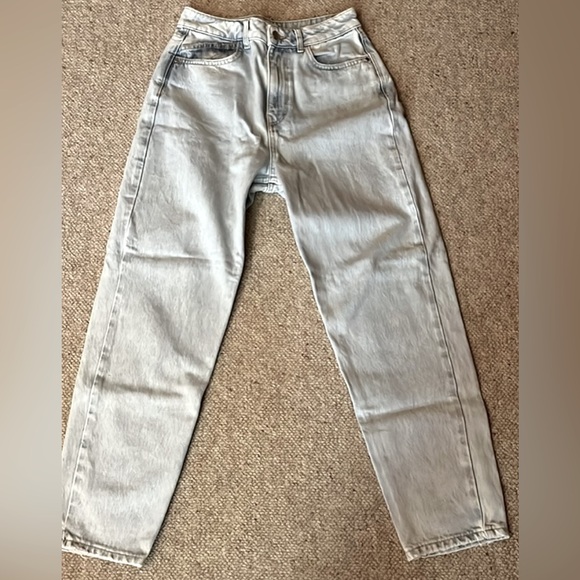 Zara Denim - Zara Light Wash Hi Waist Straight Leg Jeans with Vintage Appeal
